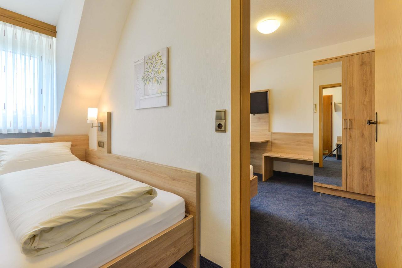 Hotel-Gasthof Rotes Ross Heroldsberg Ngoại thất bức ảnh