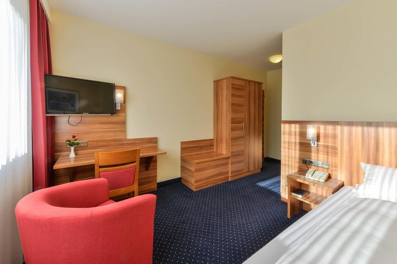 Hotel-Gasthof Rotes Ross Heroldsberg Ngoại thất bức ảnh